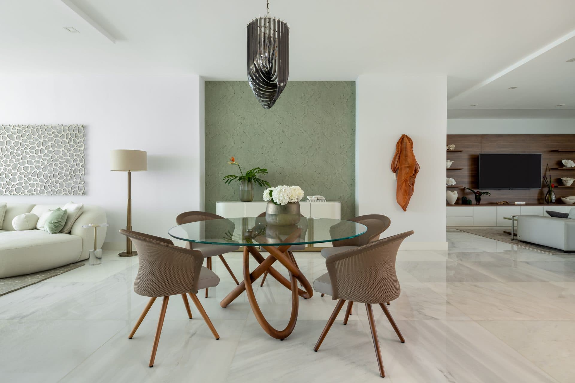 Sophisticated space by Elmira Décor